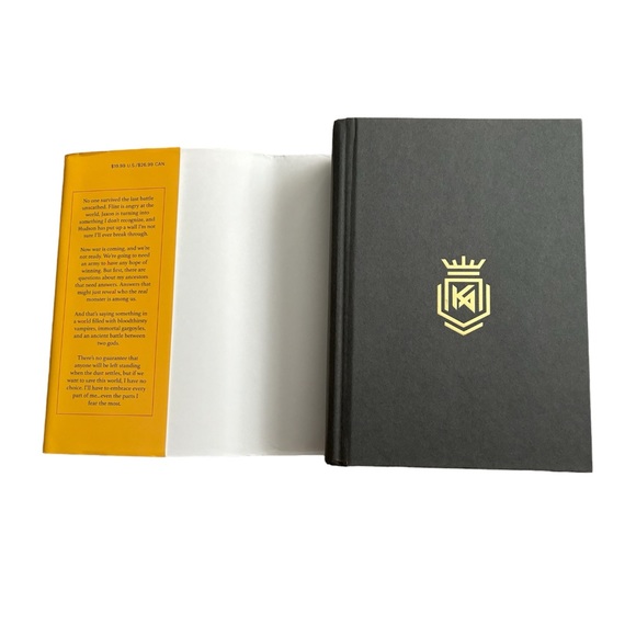 Court by Tracy Wolff Book - Picture 4 of 4